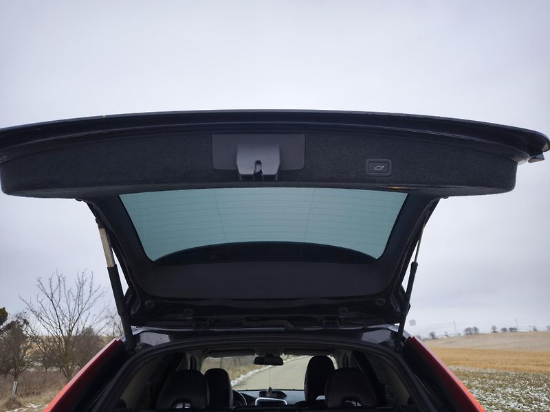 Volvo XC60 2,4 D 129kW 1 MAJITELKA - fotka 37 z 41