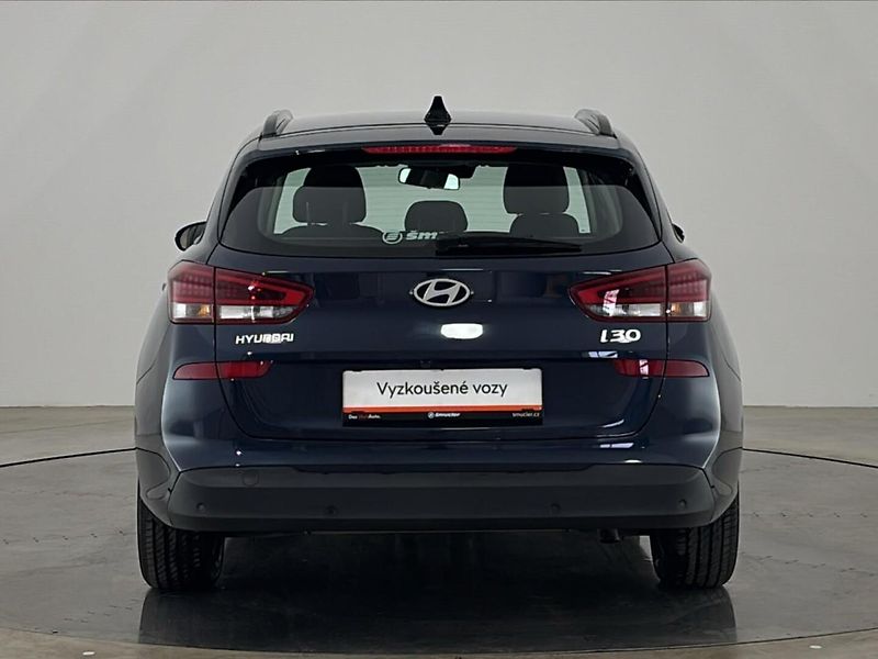 Hyundai i30 Smart DCT - fotka 17 z 26