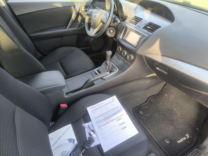 Mazda 3 KRÁSNÁ,MAX VÝBAVA,SERVIS,1MAJ. - fotka 8 z 24