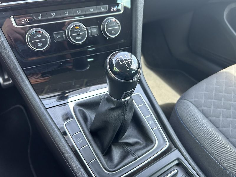 Volkswagen Golf (2019) 2.0 TDi 110 KW servisni kniha - fotka 21 z 29