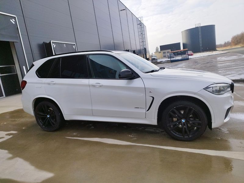 BMW X5 (2015) 4.0D,M-PACKETvolat 608 081 843 - fotka 2 z 16