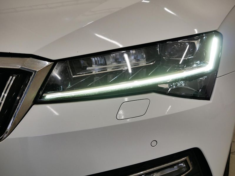 Škoda Superb - fotka 9 z 25