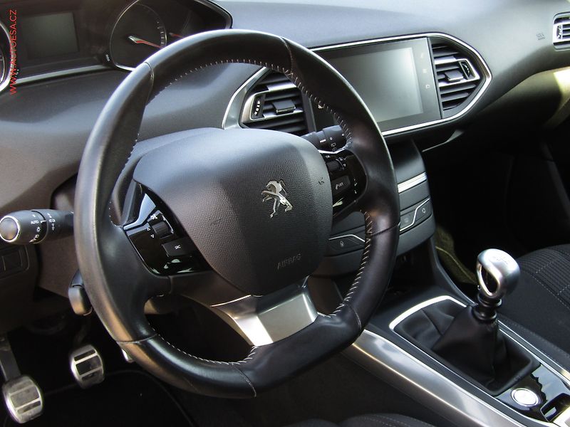 Peugeot 308 (2017) 1.6HDi, ČR, LED, autoAC - fotka 13 z 18