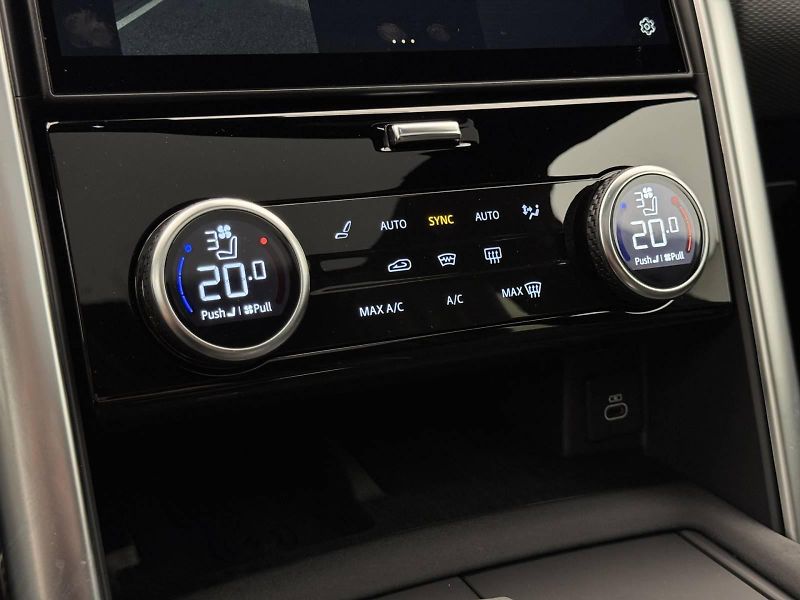Land Rover Discovery (2023) 3.0 Dynamic SE, tažné, odpočet - fotka 33 z 48