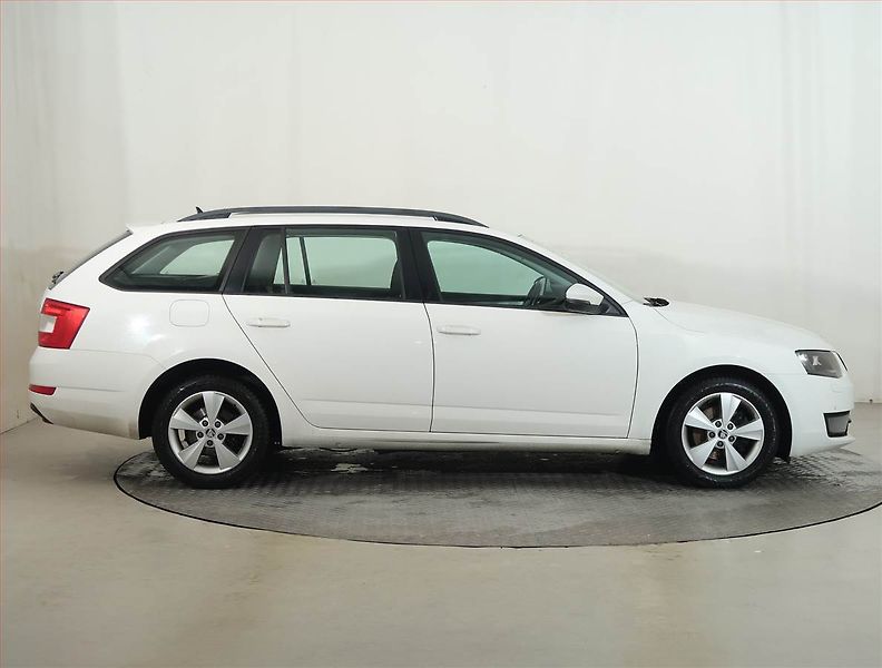 Škoda Octavia (2017) Style Plus 1.6 TDI, 4X4, ČR - fotka 6 z 16