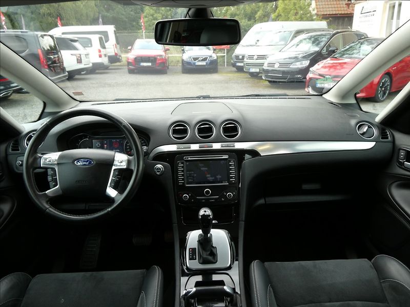 Ford S-MAX 2,0 EcoBoost Titanium,AT,závěs - fotka 29 z 60
