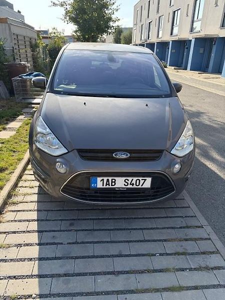 Ford S-MAX (2013) 2.0 Titanium, 7 míst - fotka 6 z 10