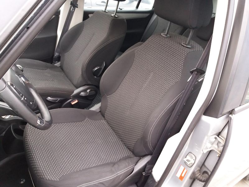 Citroën Grand C4 Picasso 1.6 16V,7.MÍST,SERV.KNÍŽKA!! - fotka 11 z 17