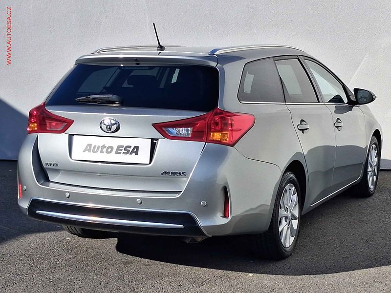 Toyota Auris (2013) 1.6VVTi, ČR, AC, navi, kamera - fotka 4 z 19
