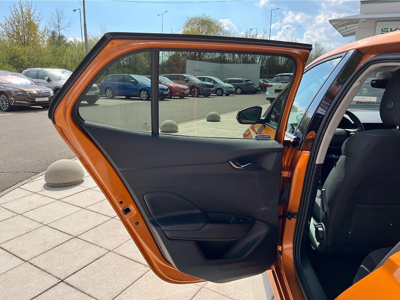 Škoda Fabia 1.0TSI 85kW TOP SELECTION - fotka 22 z 27