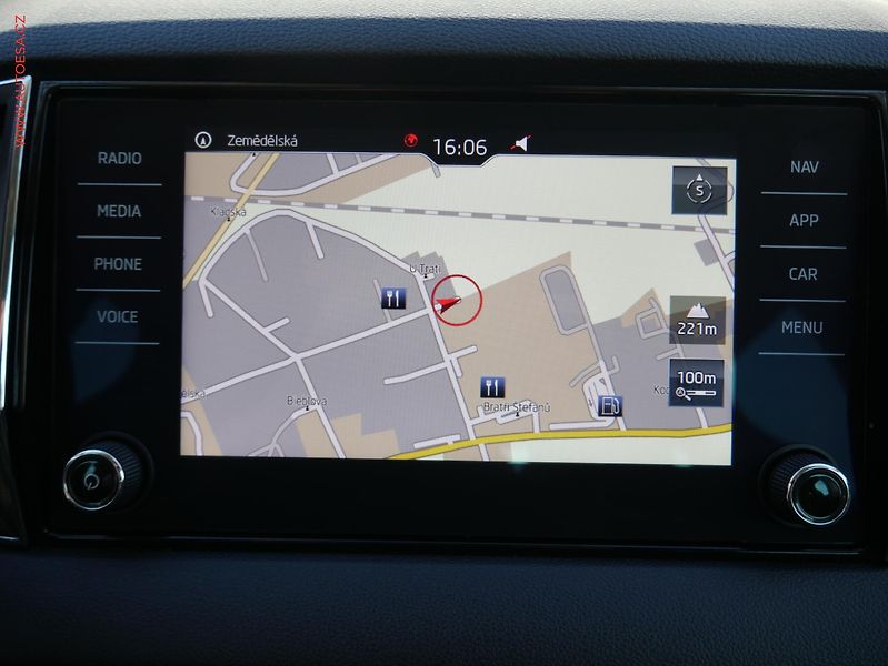 Škoda Karoq (2019) 1.5 TSi, DSG, LED, navi - fotka 13 z 19