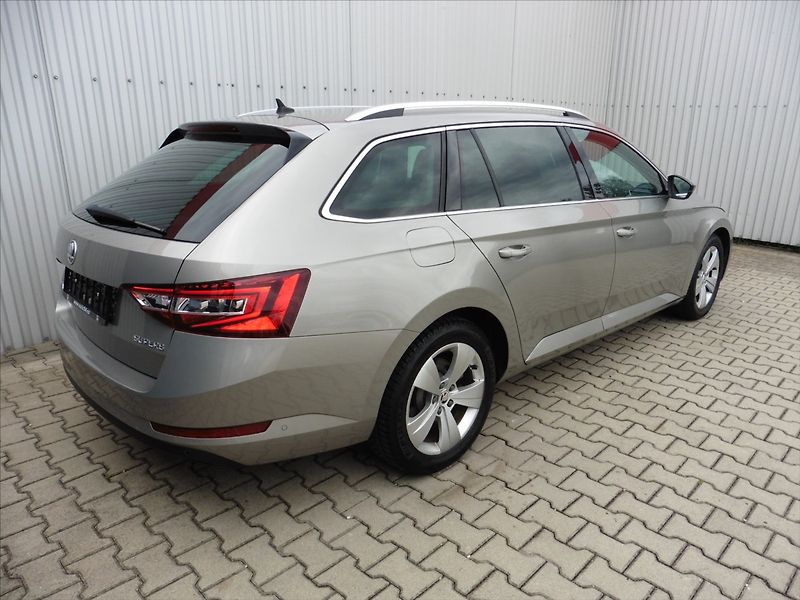 Škoda Superb 2,0 TDi Style Navi  III Combi - fotka 4 z 18