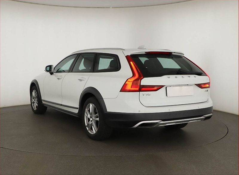 Volvo V90 (2019) Cross Country - fotka 4 z 21
