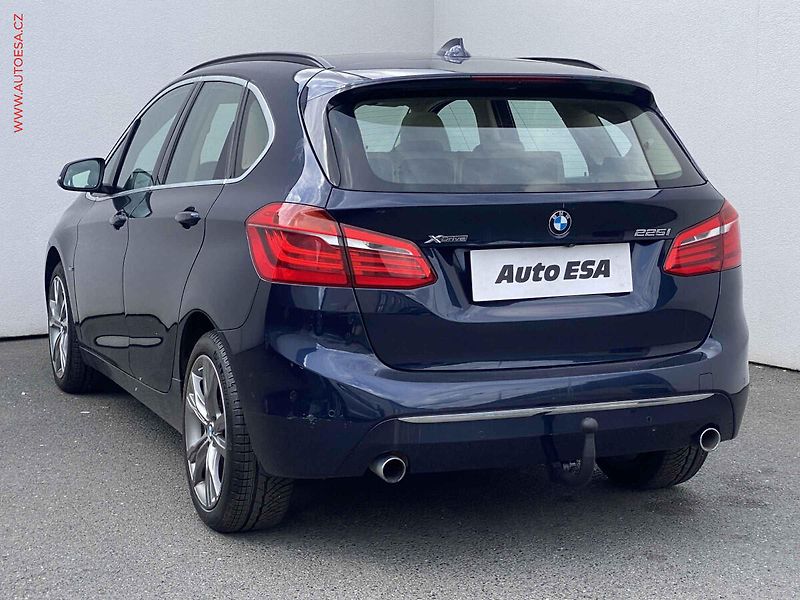 BMW Řada 2 (2017) 2.0T 225i xDrive, LuxuryLine - fotka 6 z 21