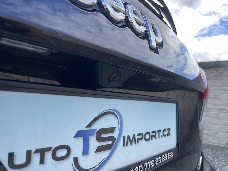 Jeep Grand Cherokee 3.0CRDi 4x4 250PS LIMITEED TOP - fotka 42 z 177