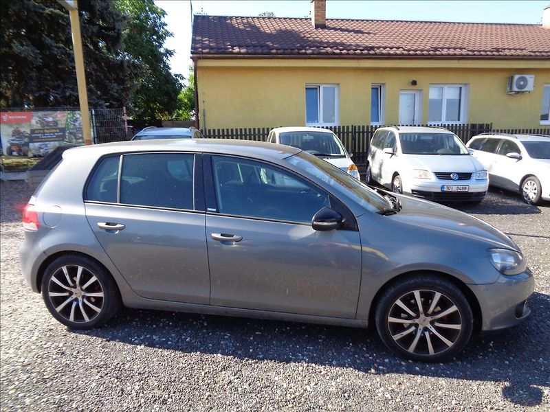 Volkswagen Golf 1,2 tsi - fotka 2 z 17