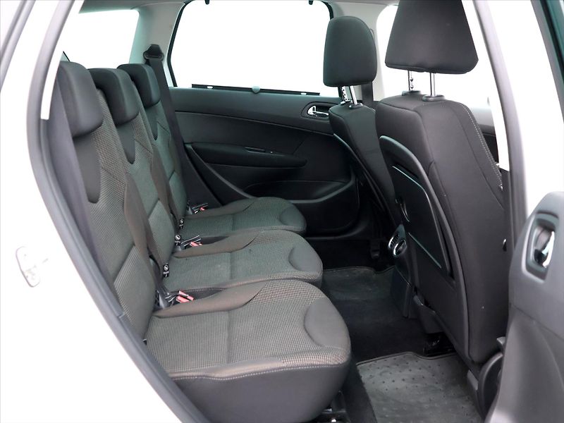 Peugeot 308 1,6 16V 88kW CZ Serv.Kniha - fotka 11 z 33