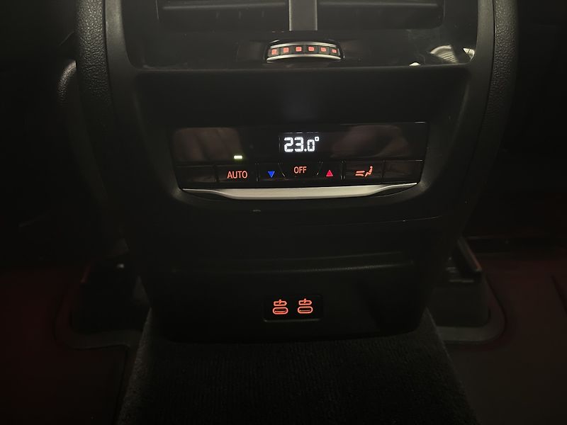 BMW X3 2.0 TDi 4x4 Mpaket - fotka 27 z 34