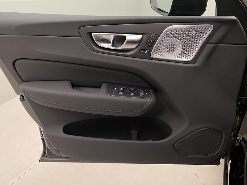 Volvo XC60 T8 AWD BLACK EDITION RECHARGE  - fotka 6 z 47