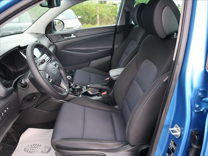 Hyundai Tucson 2,0 CRDi,100kW,1majČR,4x4,S.kn - fotka 12 z 31