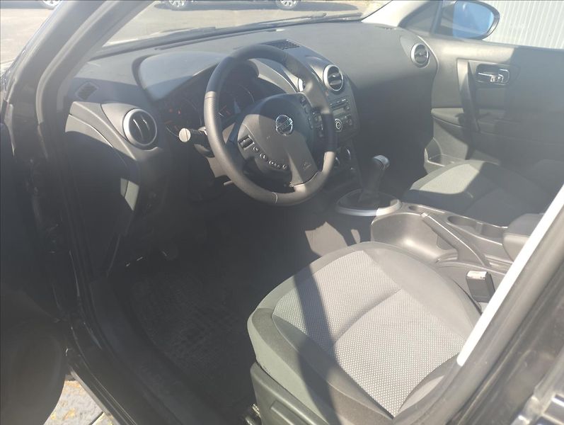 Nissan Qashqai 1,6 84KW - fotka 7 z 16
