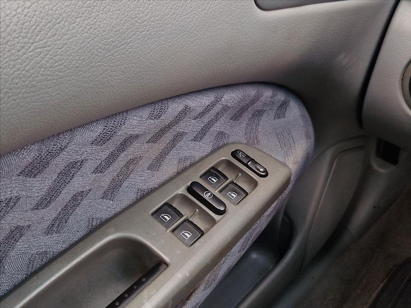 Škoda Octavia 1,8 20V 92kW KLIMA TAŽNÉ ŠÍBR - fotka 26 z 28