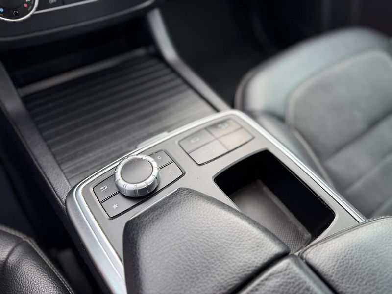 Mercedes-Benz Třídy M ML 350 CDI, 4-matic, panorama - fotka 17 z 19
