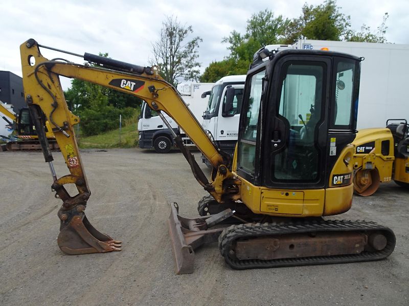 Caterpillar (2016) 303.5E CR - fotka 3 z 11