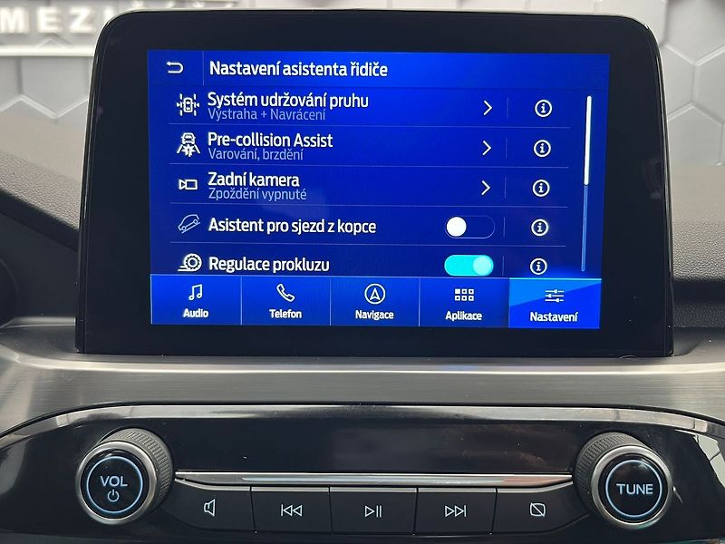 Ford Kuga 2.5 Duratec HEV TITANIUM - fotka 24 z 51