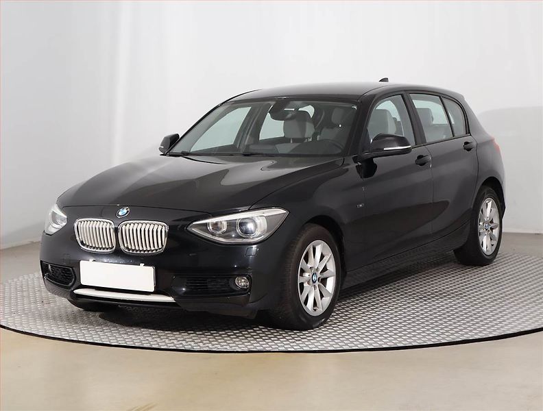 BMW Řada 1 (2014) 118i, Automat, Serv.kniha - fotka 2 z 16