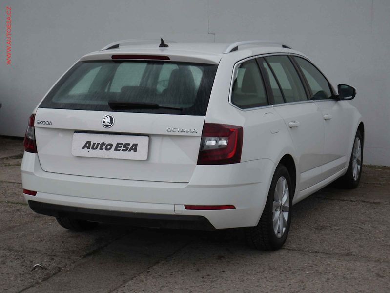 Škoda Octavia (2019) 1.6 TDi, ČR, Style, LED - fotka 6 z 24