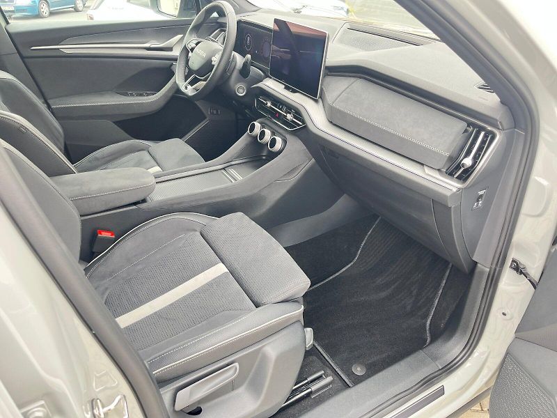 Škoda Kodiaq (2025) SPORTLINE 4X4 TD 142/2.0 A7A - fotka 18 z 35