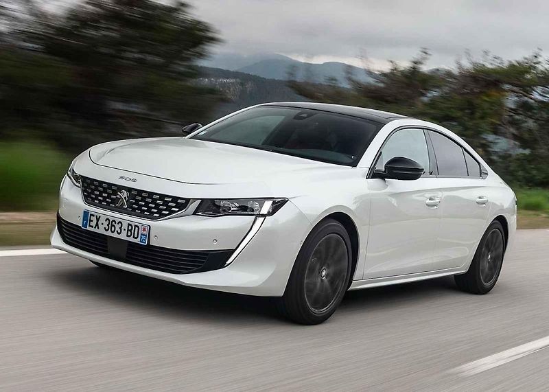 Během letních měsíců zlevňoval hlavně Citroën.