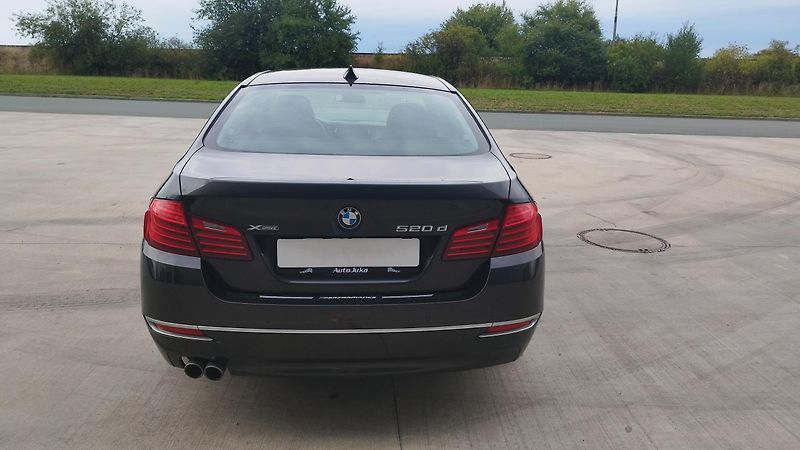 BMW Řada 5 (2014) 520d,X-drive,volat-608 081 843 - fotka 4 z 19