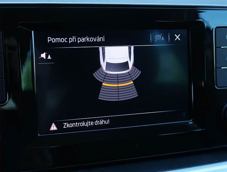Škoda Scala (2022) Ambition 1.0 TSI, Tempomat - fotka 13 z 17