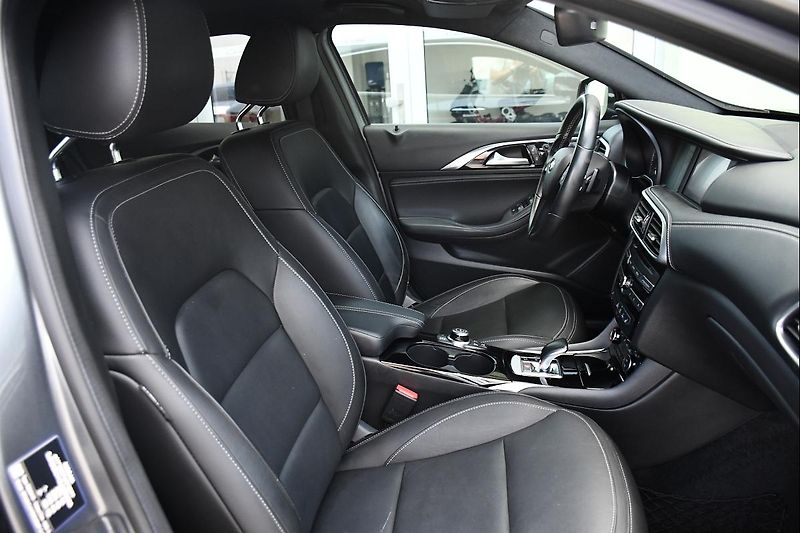 Infiniti QX30 220 CDI 4MATIC PANO ACC - fotka 14 z 52