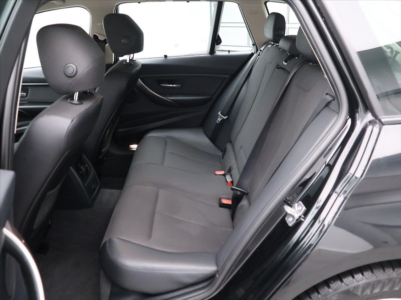BMW Řada 3 2,0 318d xDrive Xenon Navi Kůž - fotka 15 z 36