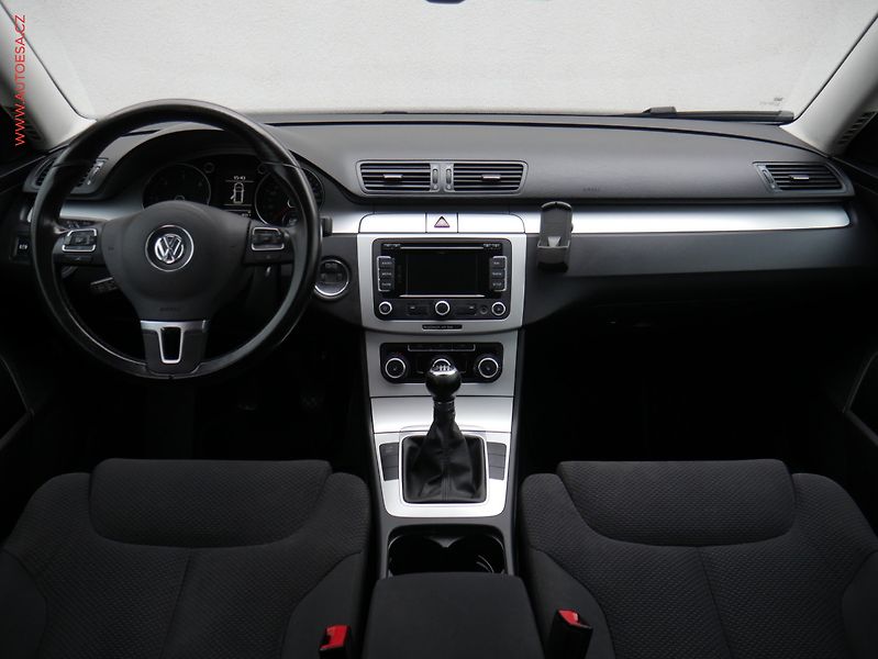 Volkswagen Passat (2010) 2.0TDi, Bixen, navi, STK3/28 - fotka 8 z 16