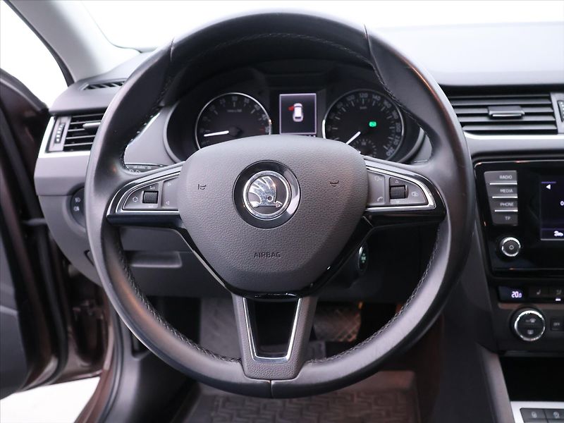 Škoda Octavia 2,0 TDI 110kW DSG Style Xenon - fotka 14 z 25