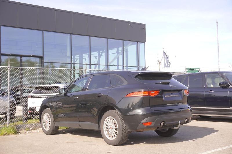 Jaguar F-Pace 2.0 25T 184kW - fotka 6 z 31