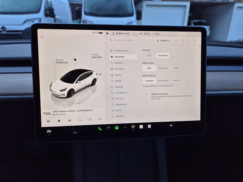 Tesla Model 3 STANDART RANGE 239w SOH 96,5% - fotka 21 z 48