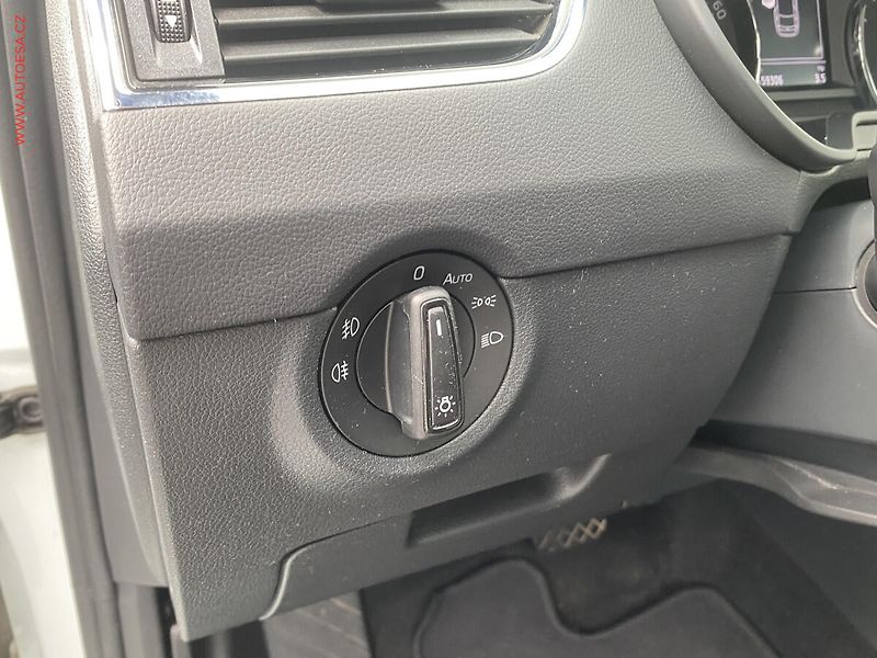 Škoda Octavia (2016) 1.4 TSi, Joy, DSG, panor - fotka 14 z 18