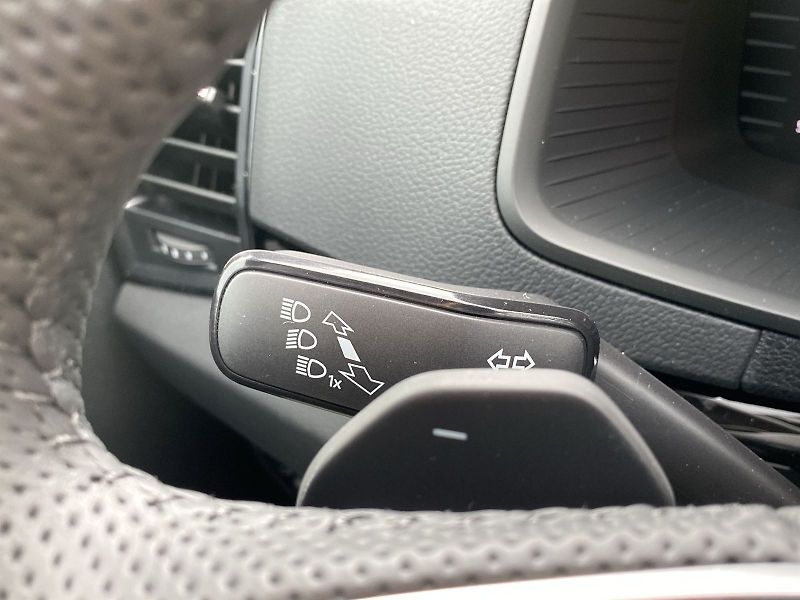 Škoda Karoq (2025) TDI 4x4 DSG Sportline - fotka 15 z 35