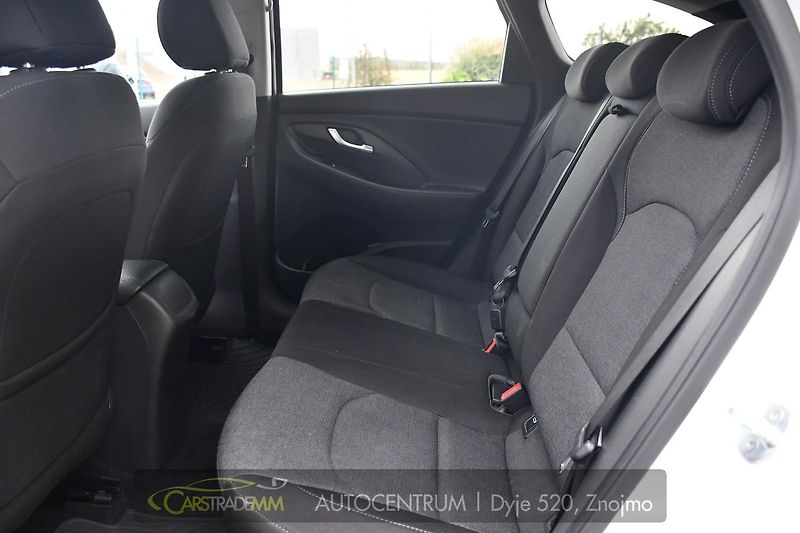Hyundai i30 1.6CRDi SMART KAMERA CARPLAY - fotka 13 z 50