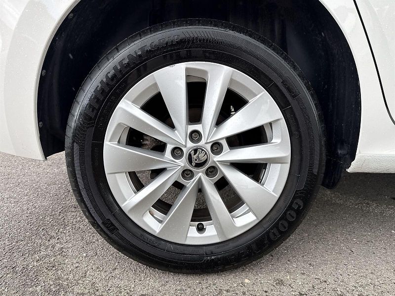 Škoda Kamiq (2023) 1.0 TSI Fresh - fotka 29 z 32