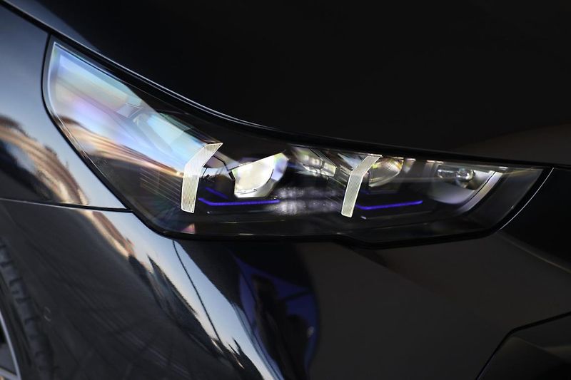 BMW i5 M60 xDrive sedan - fotka 16 z 17