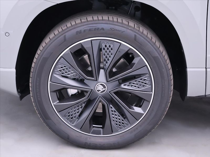Škoda Karoq 1,5 TSi Sportline DSG 1maj DPH - fotka 40 z 47