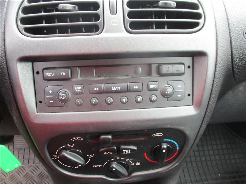 Peugeot 206 1,4 i,klima,serv.kniha,CZ - fotka 12 z 17