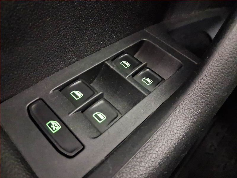 Škoda Octavia (2014) Ambition 1.6 TDI, Tempomat - fotka 15 z 15