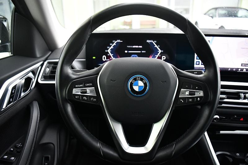 BMW i4 eDrive40 97%SoH - fotka 23 z 38
